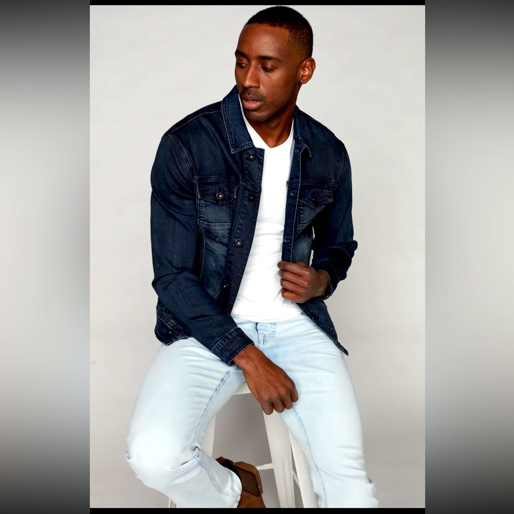 Slim fit classic trucker Jean Jacket - Vintage dark indigo rinse.